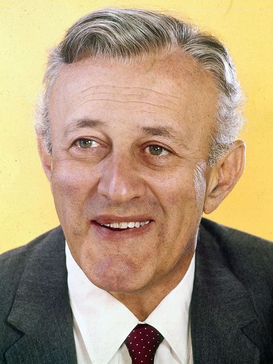 Lee J. Cobb